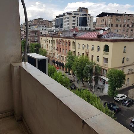 Apartment-14 In The Center Of Ереван Екстериор снимка